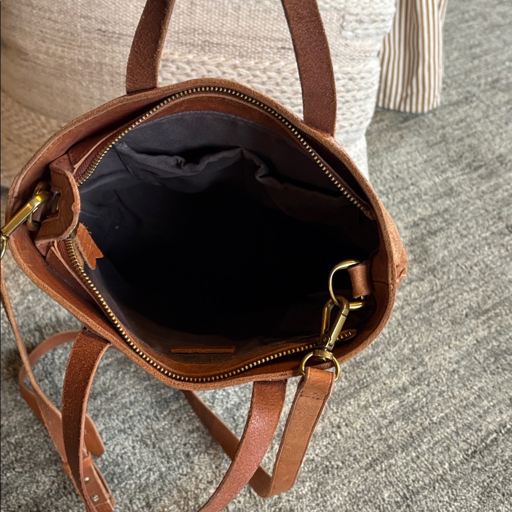 Madewell Transport Crossbody Leather Bag in Congac - Picture 4 of 10